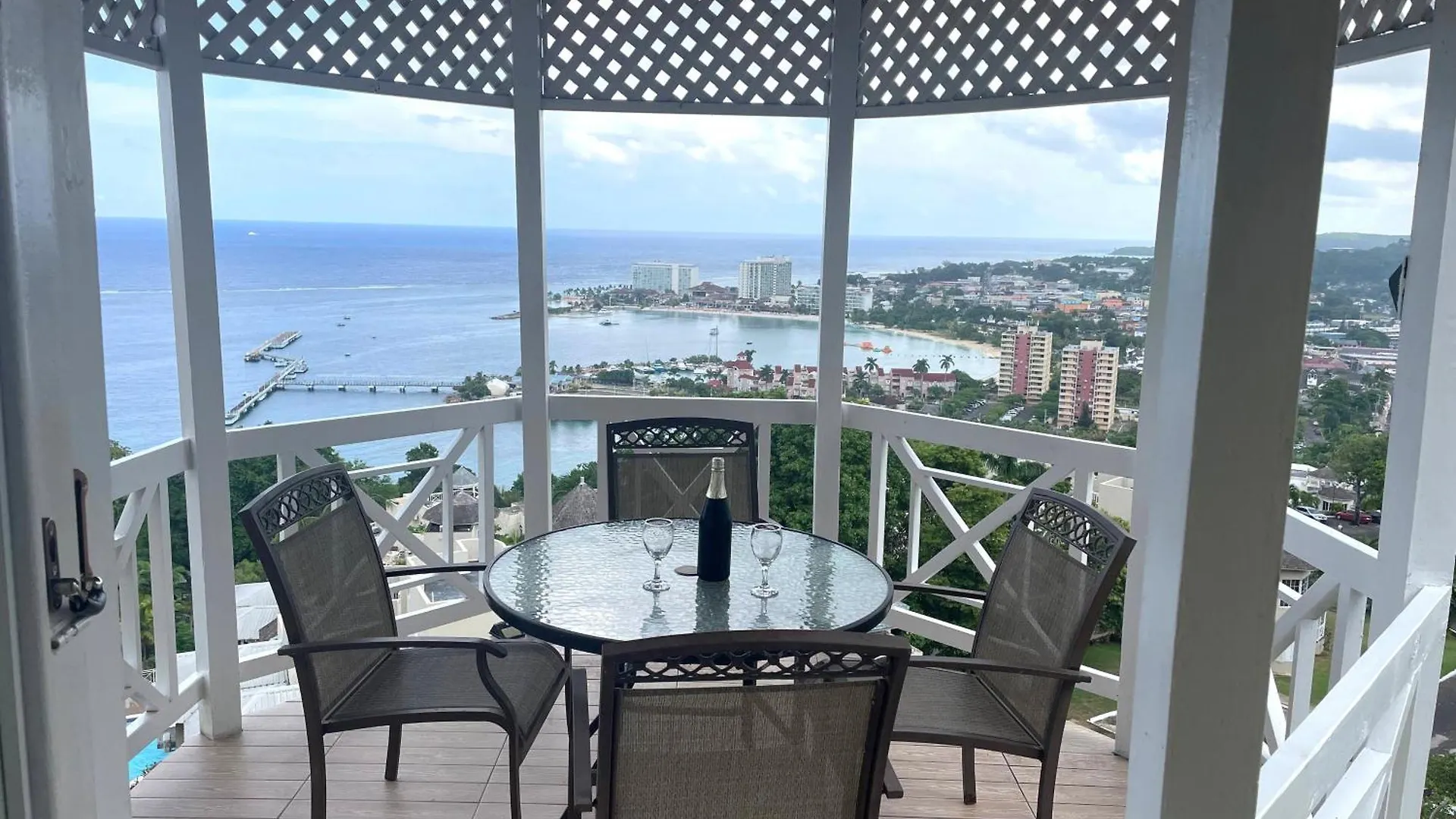 Apartamento Oceanbreeze Jamaica Penthouse, 7-Minute Walk To Beach Ocho Rios